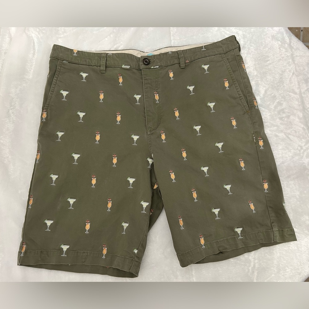Tommy Bahama Olive Green Shorts Size 38 - Picture 3 of 14